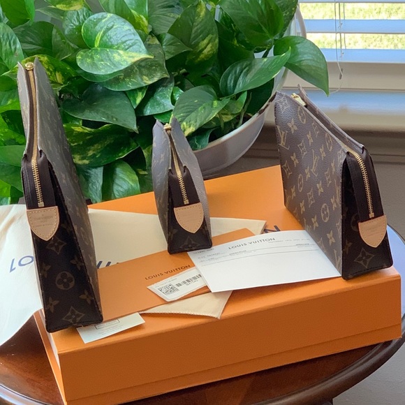 Check out my closet - Picture 14 of 16